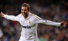 开云体育下载-跨界传奇，从瑞典淘汰突尼斯的绿茵战场，到拉亚在NBA季后赛的接管时刻