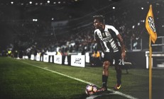 开云下载-奥亚尔萨瓦尔刷新纪录之夜，里昂绝杀利物浦改写历史