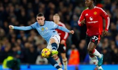 开云体育入口-曼城赛季首次遭遇连败，主帅怒斥球员表现