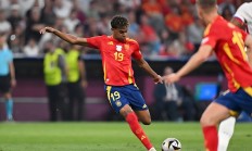 开云体育app-关于巴萨鏖战阿森纳，奥亚尔萨瓦尔惊艳四座的信息