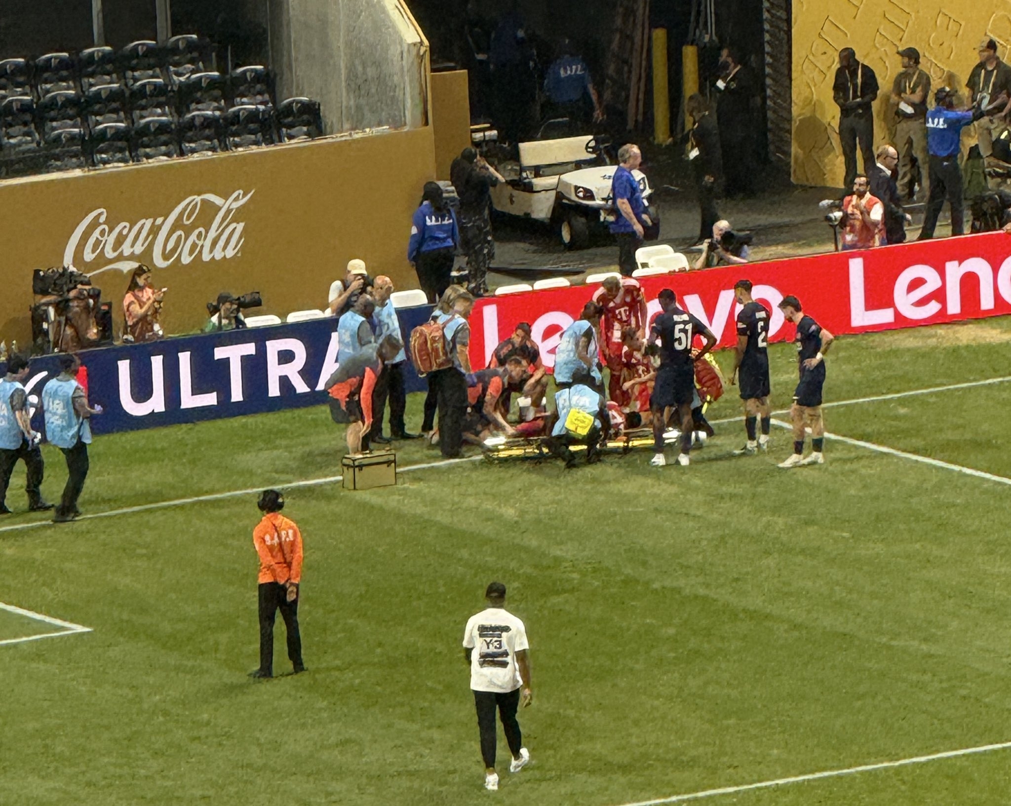 乌拉圭完胜曼联，布鲁诺高光表现