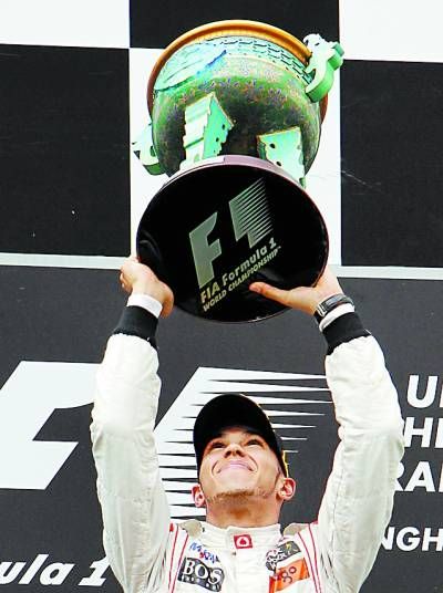 包含迈凯伦力克阿斯顿马丁，汉密尔顿扛起全队的词条