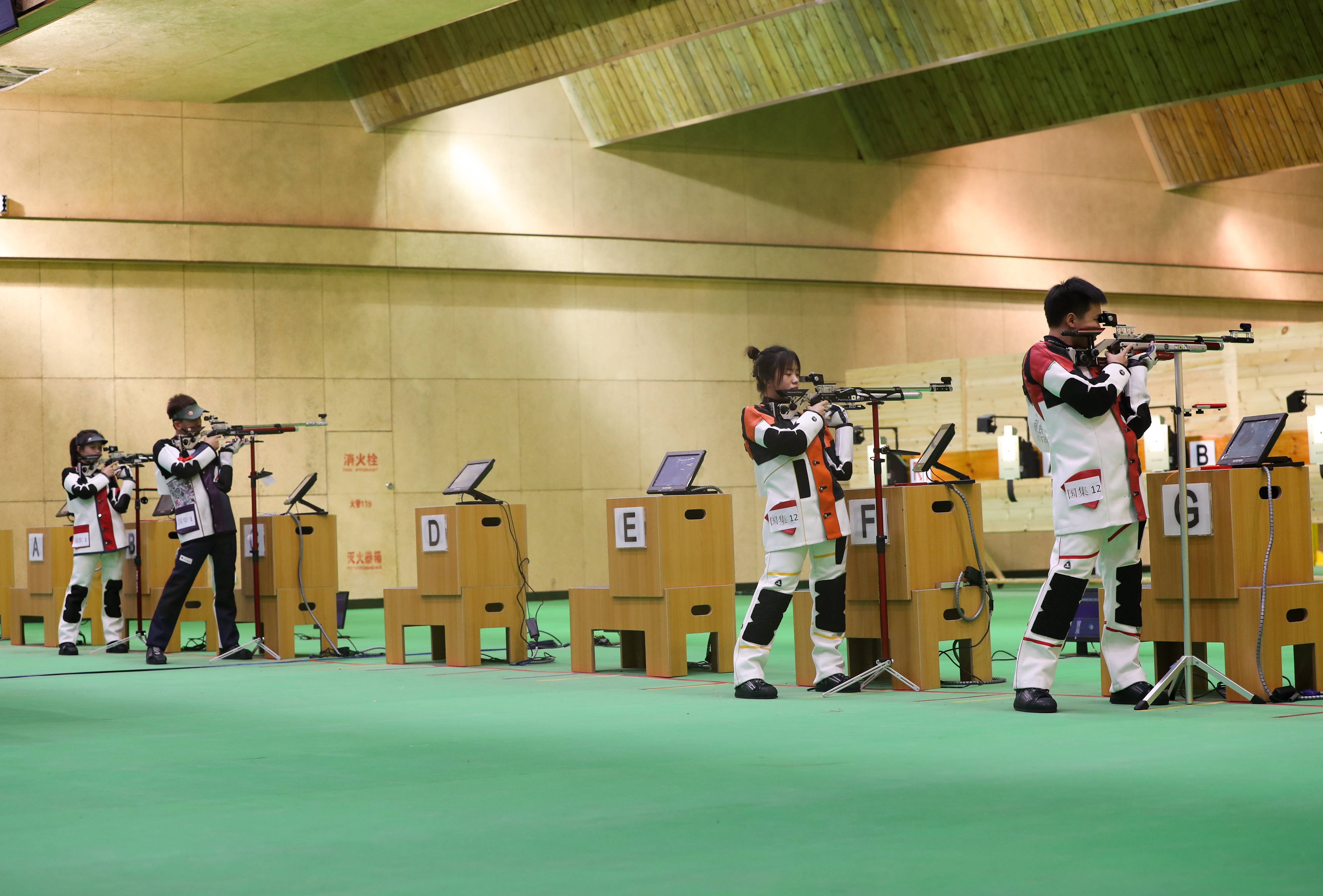 射击男子米步枪冲金战世界纪录再被打破