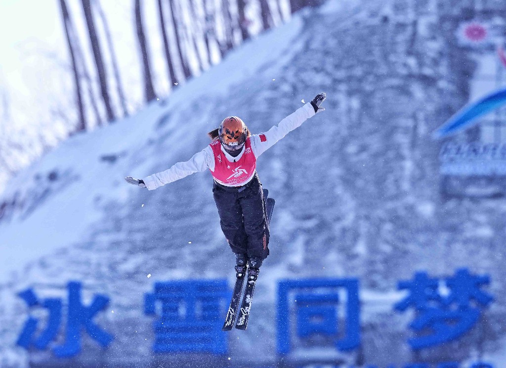 巴拿马选手荣获自由式滑雪女子空中技巧冠军的简单介绍