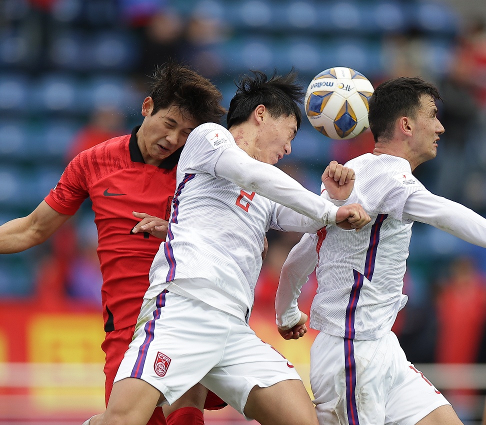 关于亚洲足球赛事博取观众青睐，各队士气高昂的信息