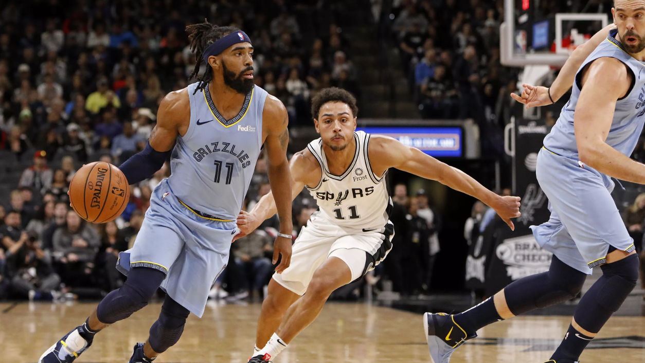 沙尔克遭遇连败，球队危机加剧的简单介绍