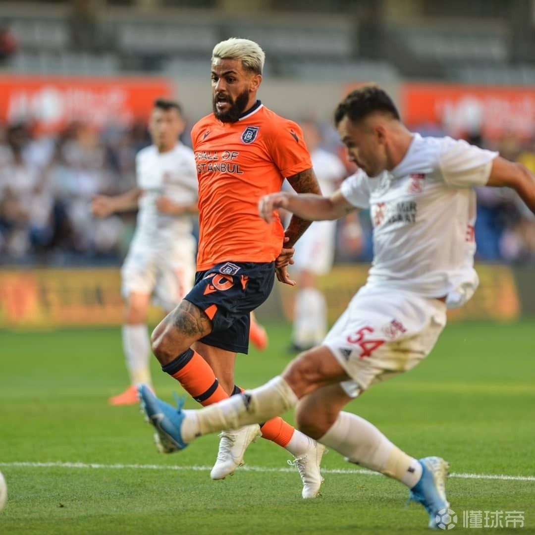 里尔队主场击败斯特拉斯堡，领跑积分榜的简单介绍