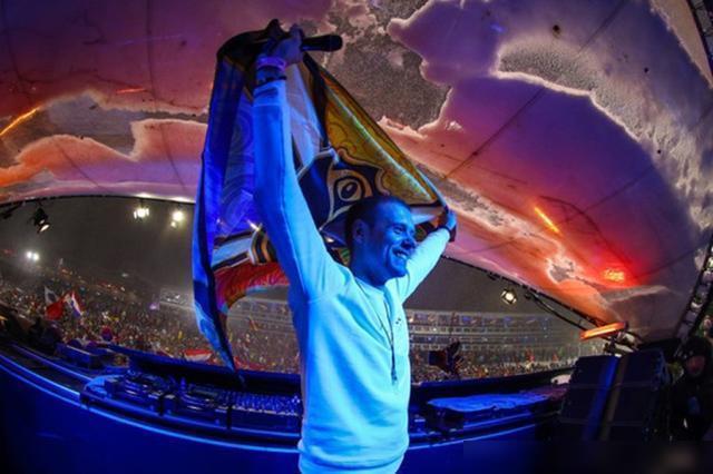 双方争夺胜利，临场反转引发观众疯狂欢呼的简单介绍