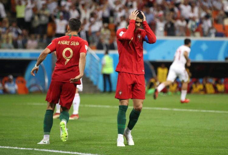 双方争夺胜利，临场反转引发观众疯狂欢呼的简单介绍