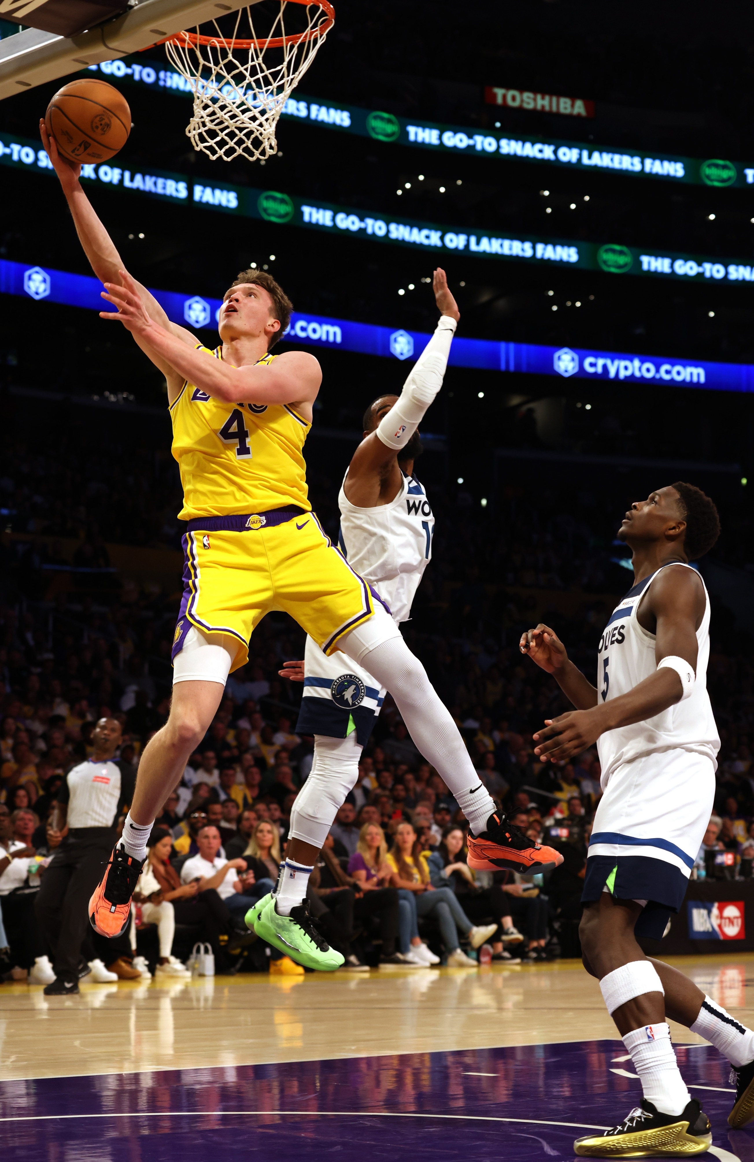 森林狼外线火力全开，轻松击败对手