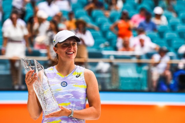 波兰选手获得桂冠，成为辉煌