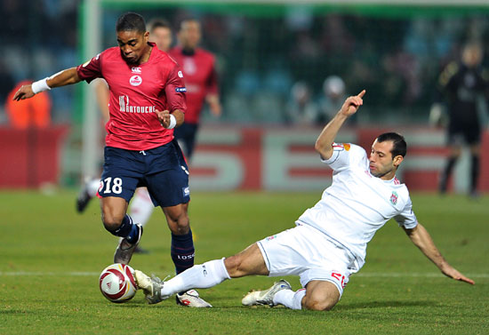 包含里尔队主教练被调查,球队气氛受影响的词条 包含里尔队主教练被调查,球队气氛受影响的词条