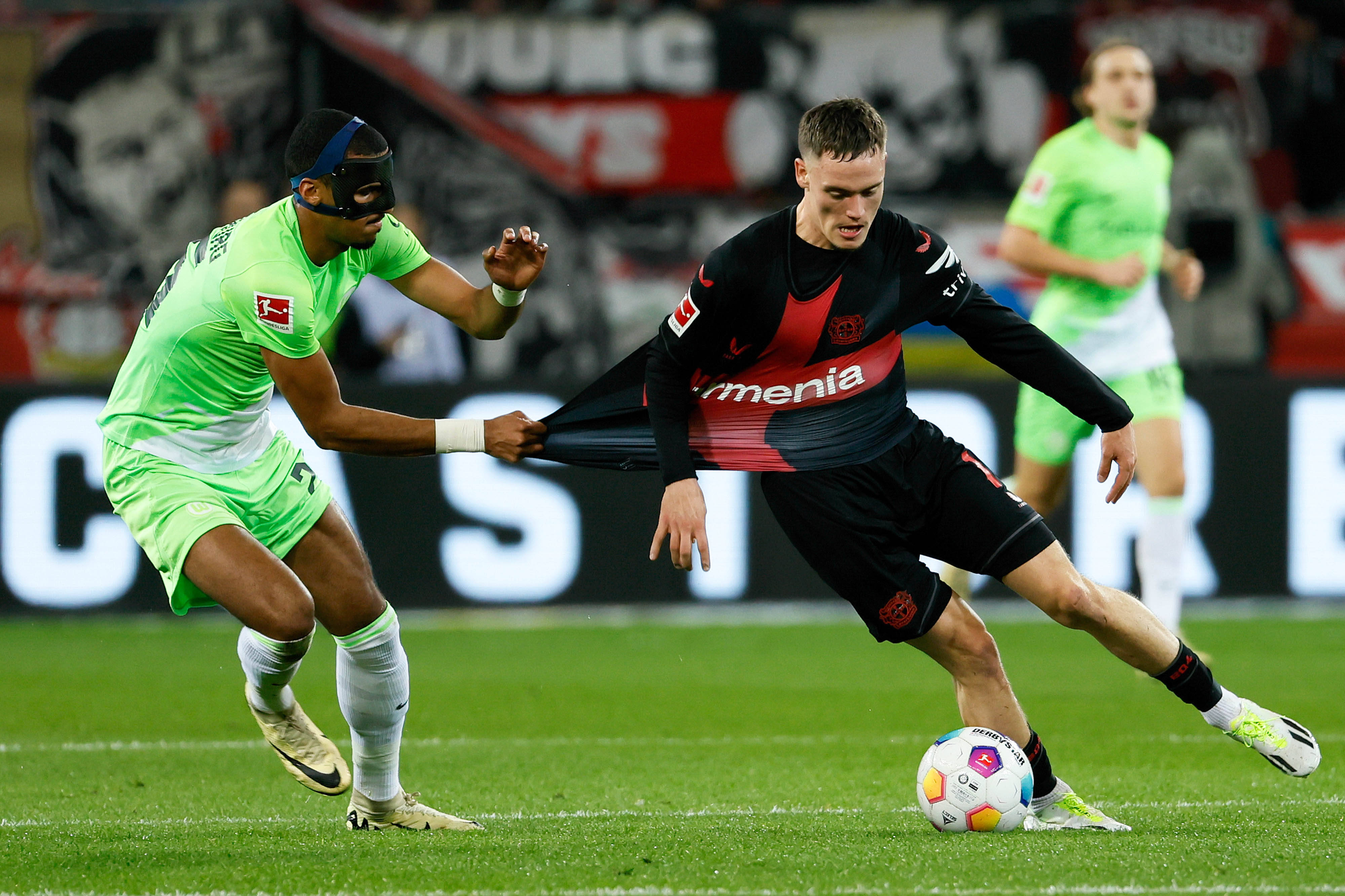 包含沃尔夫斯堡表现起伏不定，德甲球队成绩蒙上阴影的词条