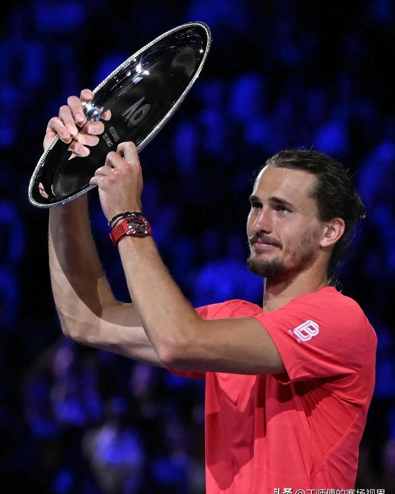 包含美网完胜ATP总决赛，兹维列夫惊艳四座的词条