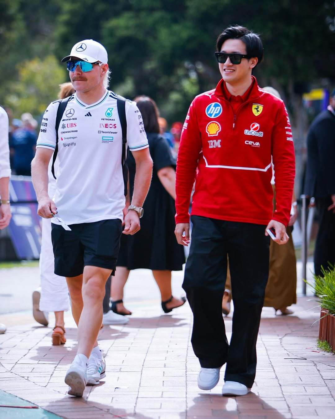 包含哈斯车队力克梅赛德斯，周冠宇惊艳四座的词条