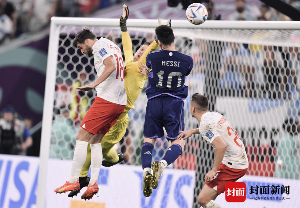 日本碾压波兰，梅西扛起全队