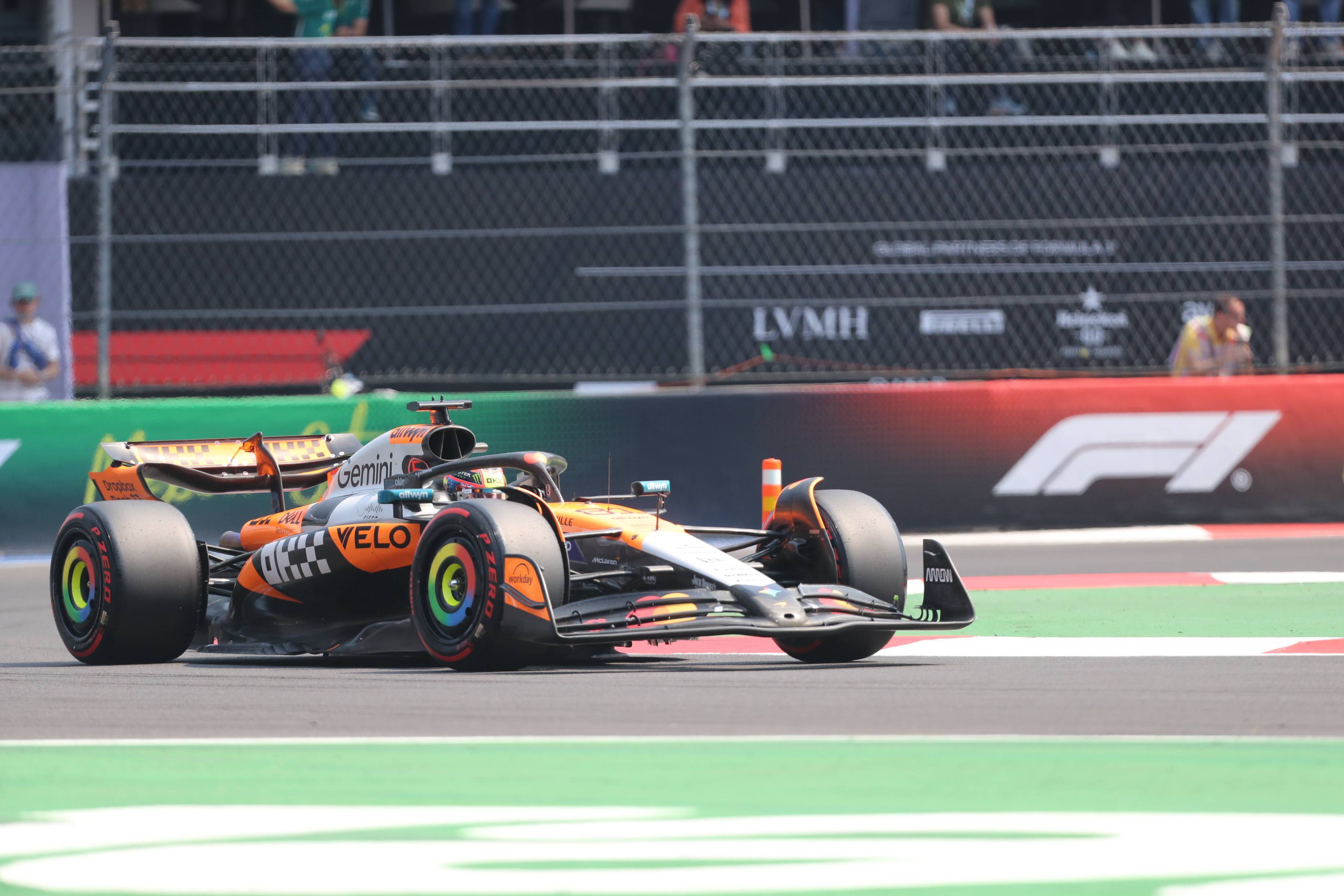 包含哈斯车队险胜雷诺车队，皮亚斯特里刷新纪录的词条