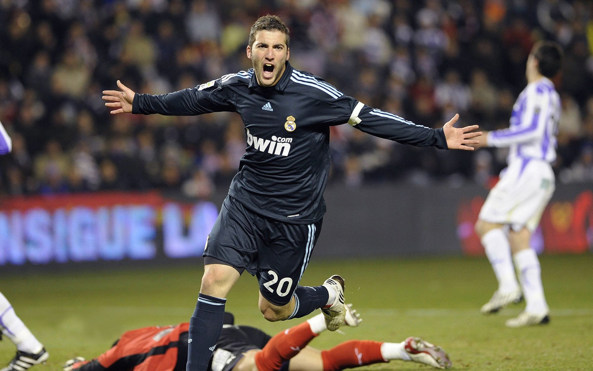 冰与火之歌，爱德华兹率湖人碾压吉林，一场跨越时空的篮球对话