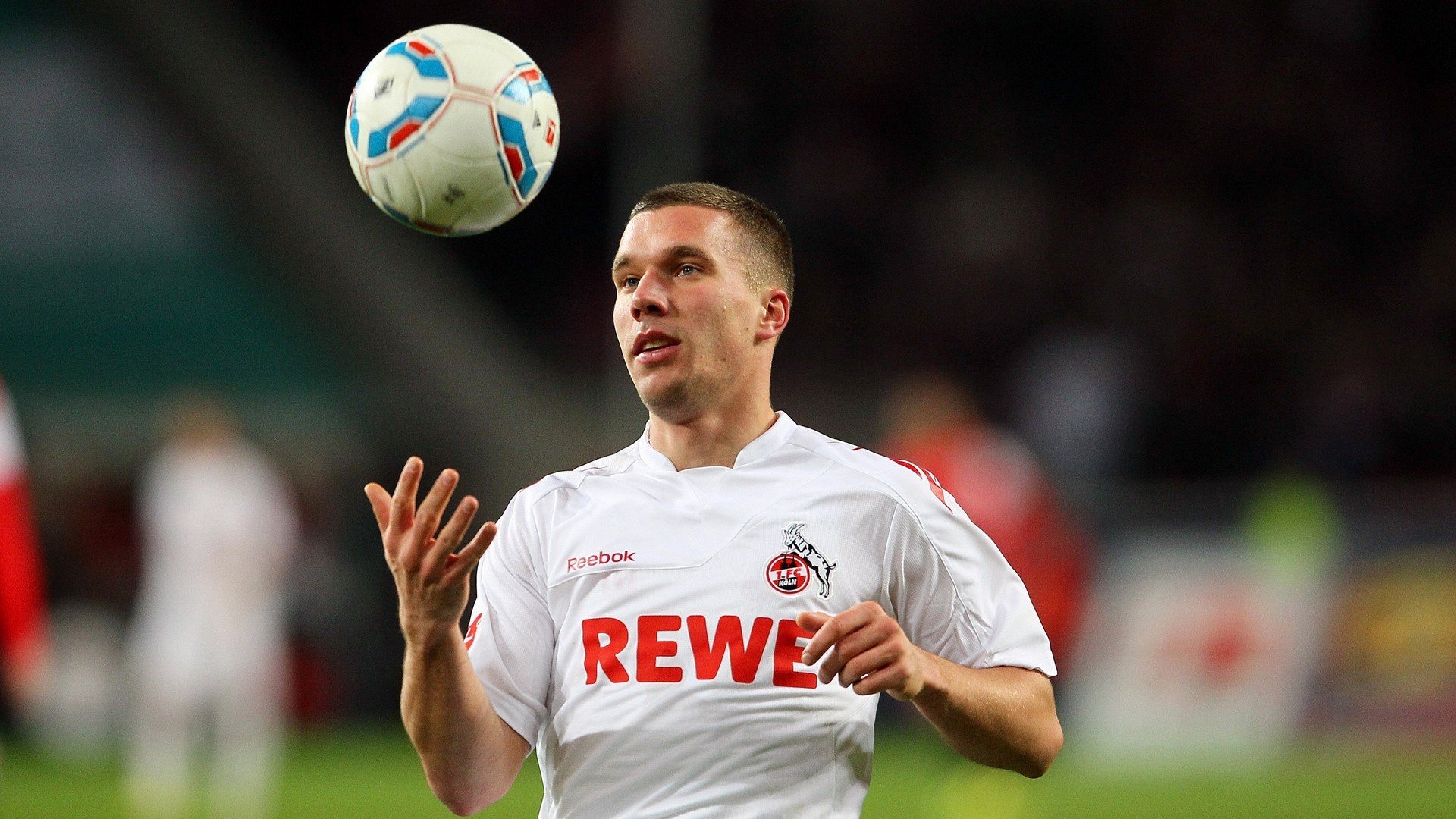 F1年度争冠之夜，利拉德防守端锁死对手，跨界竞技中的终极专注